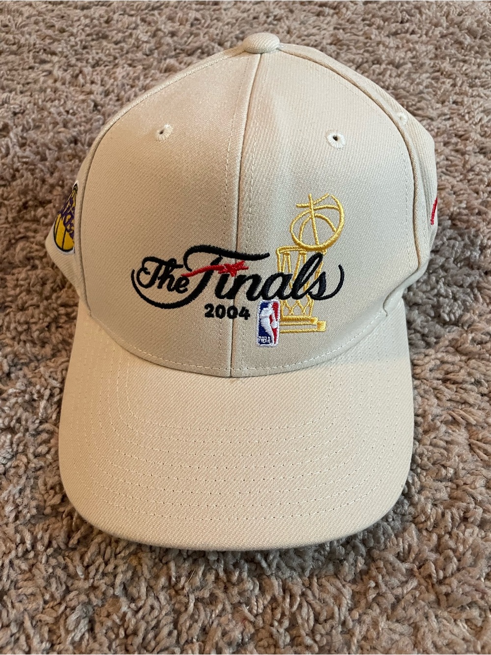 Mitchell & Ness Beige 'The Finals 2004' Embroidered Cap